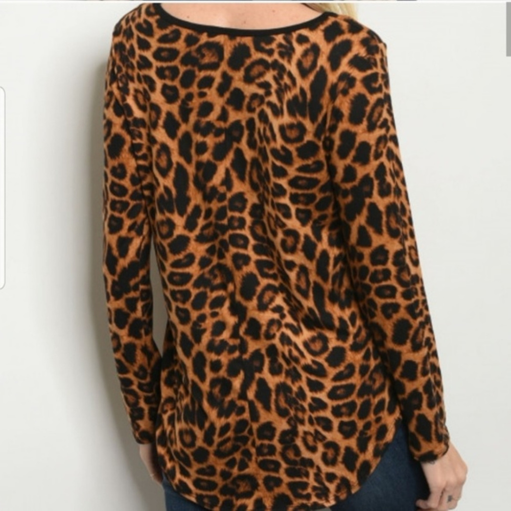 CASUAL DOLLZ Leopard Print Top - Picture 4 of 4